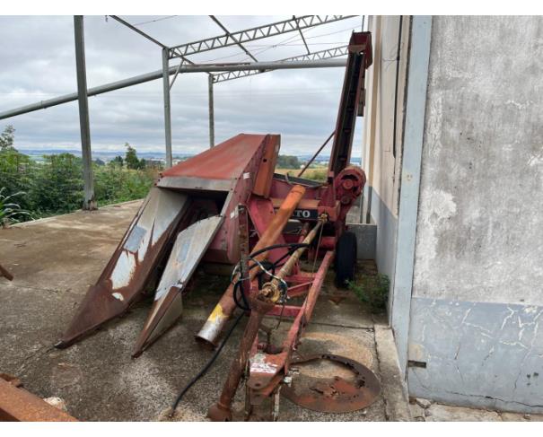 Foto de PONTA GROSSA/PR - SUCATA DE COLHEITADEIRA DE MILHO ESPIGADEIRA 1 LINHA