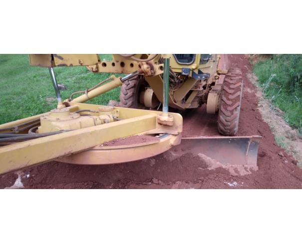 Foto de SANTO ANTONIO DO RIO ABAIXO/MG - Motoniveladora Caterpillar, modelo 120K.