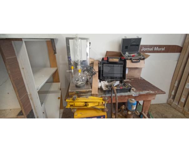 Foto de COLOMBO/PR - Sucatas de equipamentos laboratoriais e de manutenção diversos, câmaras de germinação, refrigerador, agitador, tupia, roçadeira