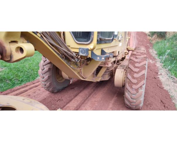 Foto de SANTO ANTONIO DO RIO ABAIXO/MG - Motoniveladora Caterpillar, modelo 120K.