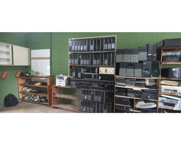 Foto de COLOMBO/PR - Sucatas diversas de TI, microcomputadores, monitores, impressoras, telefones