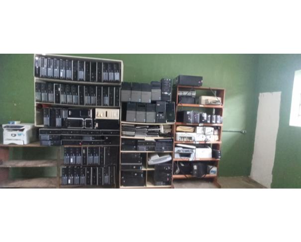 Foto de COLOMBO/PR - Sucatas diversas de TI, microcomputadores, monitores, impressoras, telefones