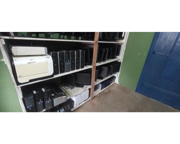 Foto de COLOMBO/PR - Sucatas diversas de TI, microcomputadores, monitores, impressoras, telefones