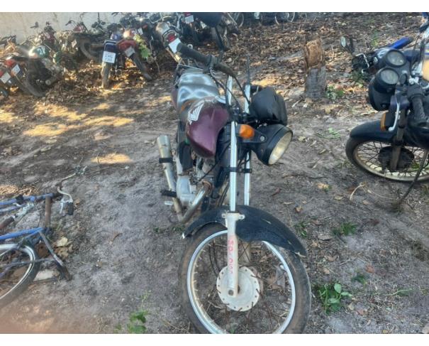 Foto de ARAGUAPAZ/GO - Lote com 04 motos e 1 carro - SUCATAS PARA DESTRUIÇÃO