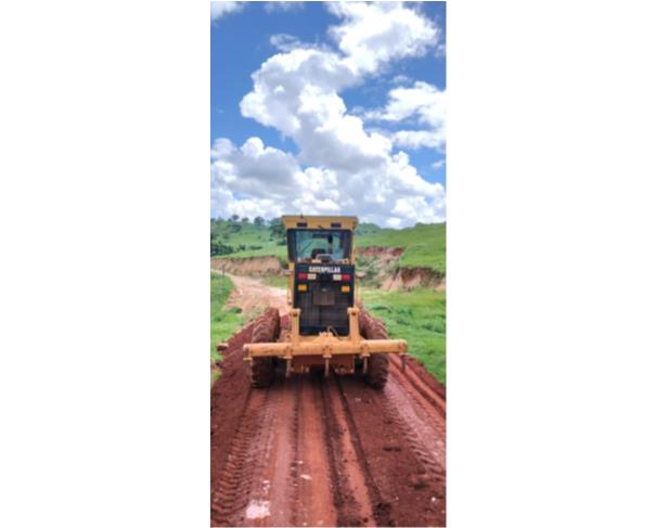 Foto de SANTO ANTONIO DO RIO ABAIXO/MG - Motoniveladora Caterpillar, modelo 120K.