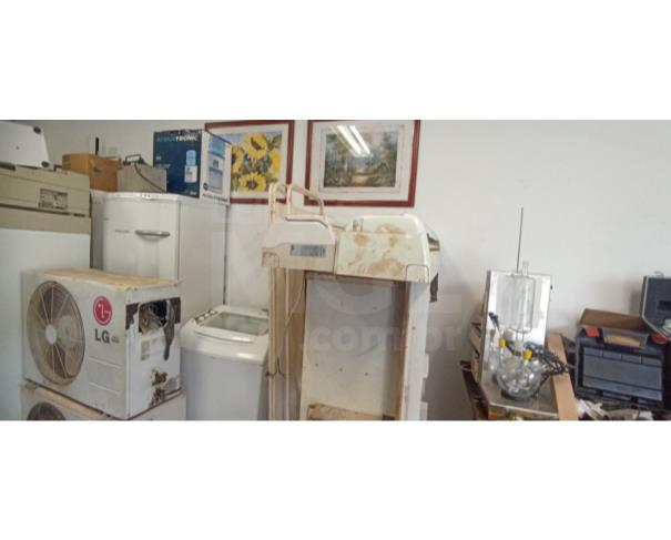 Foto de COLOMBO/PR - Sucatas de equipamentos laboratoriais e de manutenção diversos, câmaras de germinação, refrigerador, agitador, tupia, roçadeira