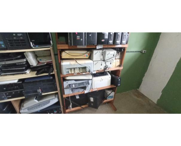 Foto de COLOMBO/PR - Sucatas diversas de TI, microcomputadores, monitores, impressoras, telefones