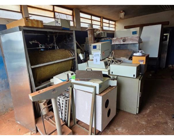 Foto de LONDRINA/PR - SUCATAS DE EQUIPAMENTOS LABORATORIAIS DIVERSOS, GERMINADORES, AUTOCLAVE, FREEZER - 80ºC, CAPELA DE EXAUSTÃO E DIVERSOS