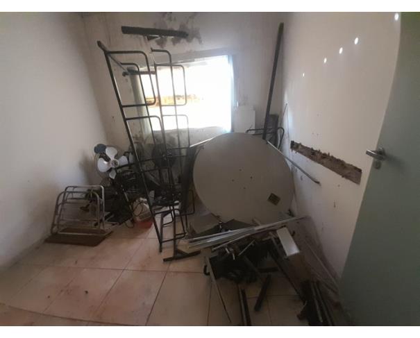 Foto de ELDORADO/MS - Diversos itens: antena aparelho de academia, estrutura de contentores de lixo, suporte de panfletos, suportes para televisão, estrutura de cadeiras.