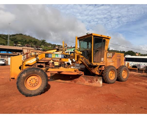 Foto de SANTO ANTONIO DO RIO ABAIXO/MG - Motoniveladora Caterpillar, modelo 120K.