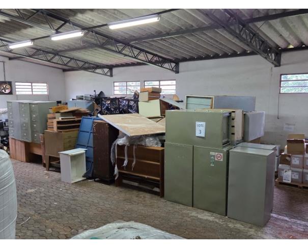 Foto de LONDRINA/PR - SUCATAS DIVERSAS DE MÓVEIS, CADEIRAS DE ESCRITÓRIO, MESAS E OUTROS