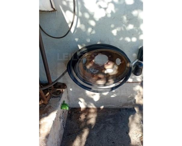 Foto de UBERABA/MG - Lavadora de alta pressão. 15 m de mangueira, 4 tramas, 1 bico de pressão, 1 caixa com capacidade de 1000 litros