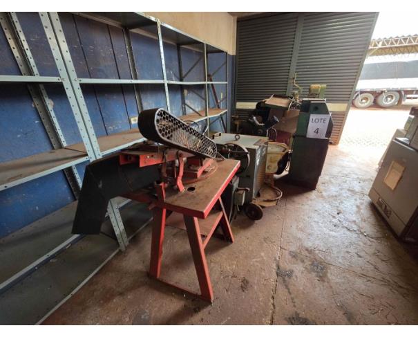 Foto de LONDRINA/PR - SUCATAS DE MATERIAIS DE OFICINA, COMPRESSOR COM AVARIAS, TORNO, MÁQUINAS DE SOLDA, SERRA