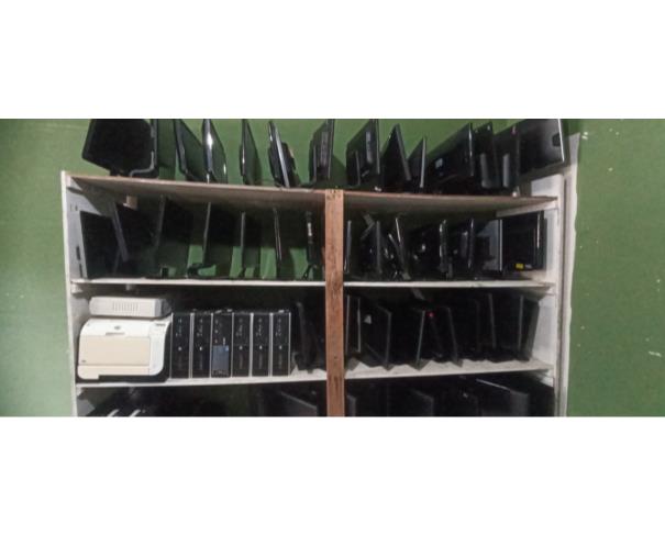 Foto de COLOMBO/PR - Sucatas diversas de TI, microcomputadores, monitores, impressoras, telefones