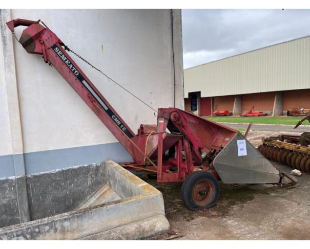 Foto de PONTA GROSSA/PR - SUCATA DE COLHEITADEIRA DE MILHO ESPIGADEIRA 1 LINHA