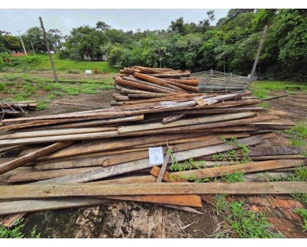 Foto de LONDRINA/PR - MOURÕES DIVERSOS EM EUCALIPTUS TRATADO MAIS TÁBUAS DE MANGUEIRA