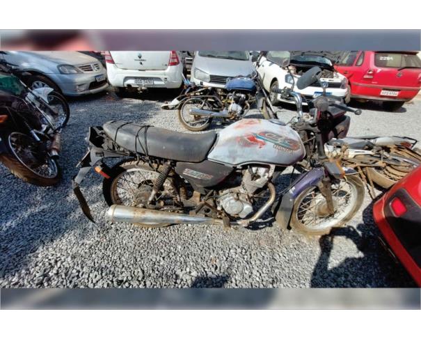 Foto de APARECIDA DE GOIÂNIA/GO - Motocicleta HONDA CG 125 Titan - PARA RETIRADA DE PEÇAS - MOTOR INSERVÍVEL