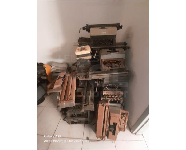 Foto de ELDORADO/MS - Diversos itens: Máquinas de escrever mecânicas, calculadora eletromecânica