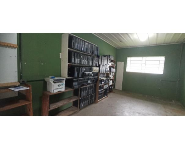 Foto de COLOMBO/PR - Sucatas diversas de TI, microcomputadores, monitores, impressoras, telefones