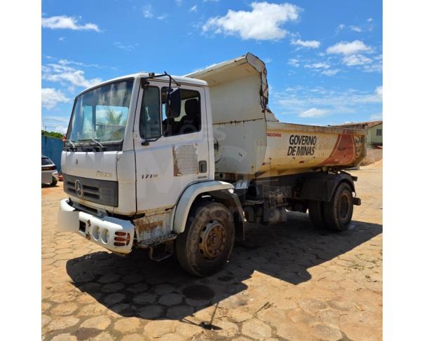 Foto de TUMIRITINGA/MG - Caminhão Mercedes Benz ATRON 1719 K, 2014/2014