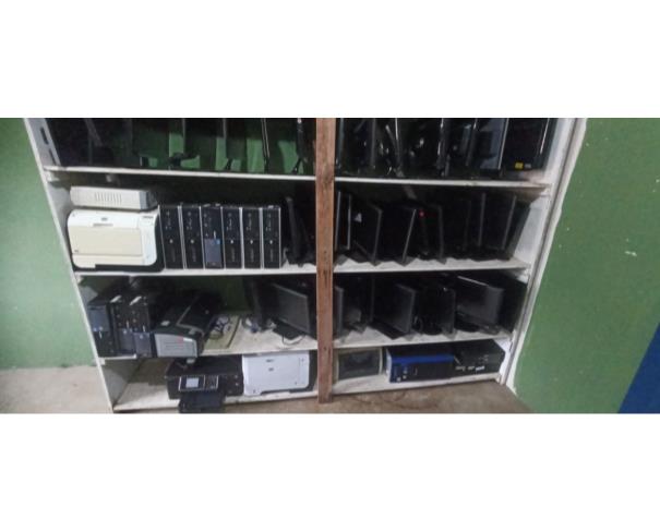 Foto de COLOMBO/PR - Sucatas diversas de TI, microcomputadores, monitores, impressoras, telefones