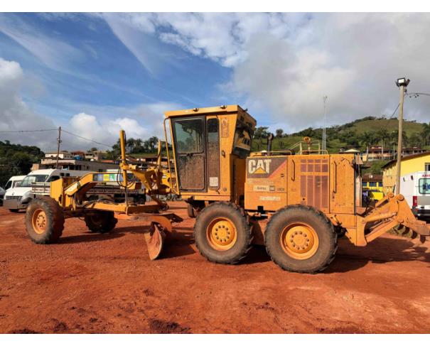 Foto de SANTO ANTONIO DO RIO ABAIXO/MG - Motoniveladora Caterpillar, modelo 120K.