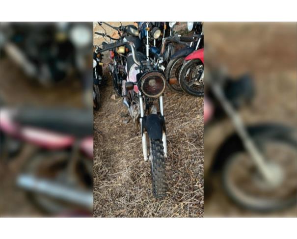 Foto de ARAGUAPAZ/GO - Motocicleta YAMAHA YBR 125E - PARA RETIRADA DE PEÇAS - MOTOR INSERVÍVEL	