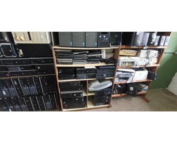 Foto de COLOMBO/PR - Sucatas diversas de TI, microcomputadores, monitores, impressoras, telefones