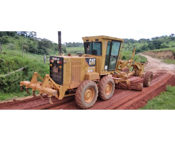 Foto de SANTO ANTONIO DO RIO ABAIXO/MG - Motoniveladora Caterpillar, modelo 120K.