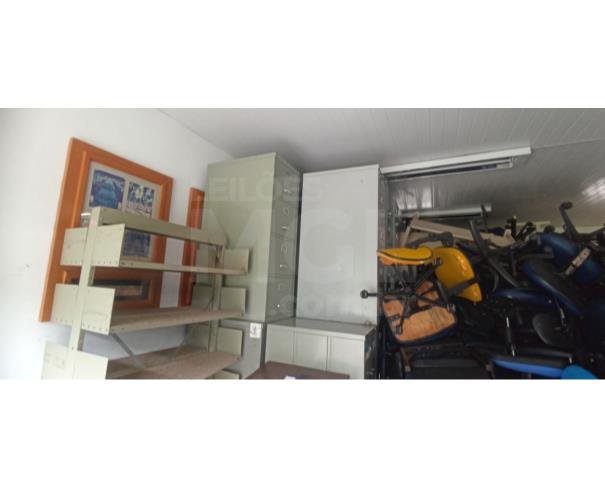 Foto de COLOMBO/PR - Sucatas de equipamentos laboratoriais e de manutenção diversos, câmaras de germinação, refrigerador, agitador, tupia, roçadeira