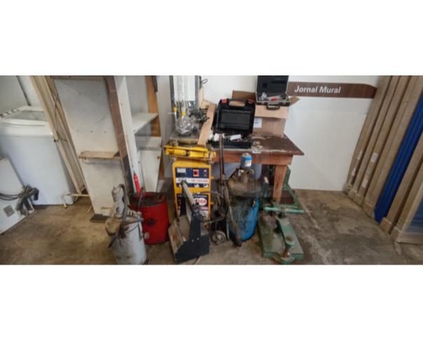 Foto de COLOMBO/PR - Sucatas de equipamentos laboratoriais e de manutenção diversos, câmaras de germinação, refrigerador, agitador, tupia, roçadeira