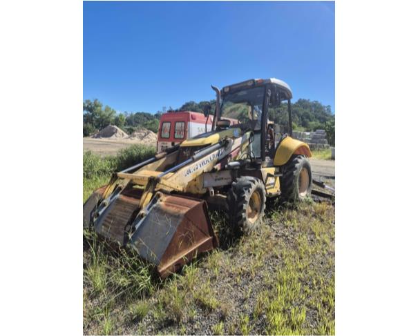 Foto de MORRO DA FUMAÇA/SC - Retroescavadeira New Holland, modelo B90B