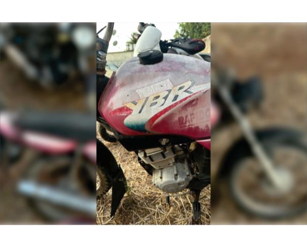 Foto de ARAGUAPAZ/GO - Motocicleta YAMAHA YBR 125E - PARA RETIRADA DE PEÇAS - MOTOR INSERVÍVEL	