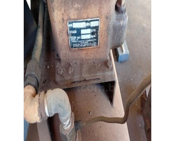 Foto de UBERABA/MG - Compressor de ar com 15 metros mangueira de ¼ polegadas 4 tramas, o W20/60 SSD série 56586, rotação 710 RPM-pressão máxima 123KG/CM2
