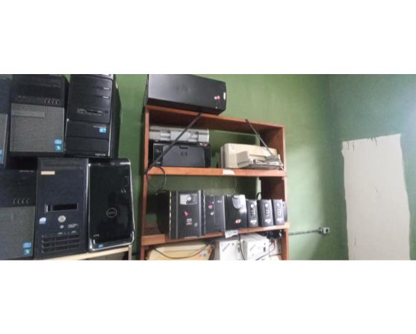 Foto de COLOMBO/PR - Sucatas diversas de TI, microcomputadores, monitores, impressoras, telefones