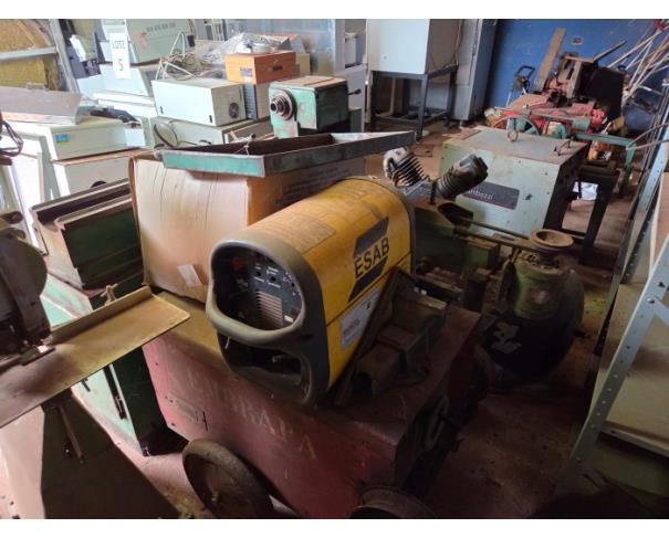 Foto de LONDRINA/PR - SUCATAS DE MATERIAIS DE OFICINA, COMPRESSOR COM AVARIAS, TORNO, MÁQUINAS DE SOLDA, SERRA