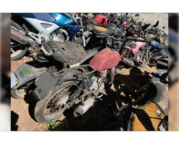 Foto de ARAGUAPAZ/GO - Lote com 04 motos e 1 carro - SUCATAS PARA DESTRUIÇÃO